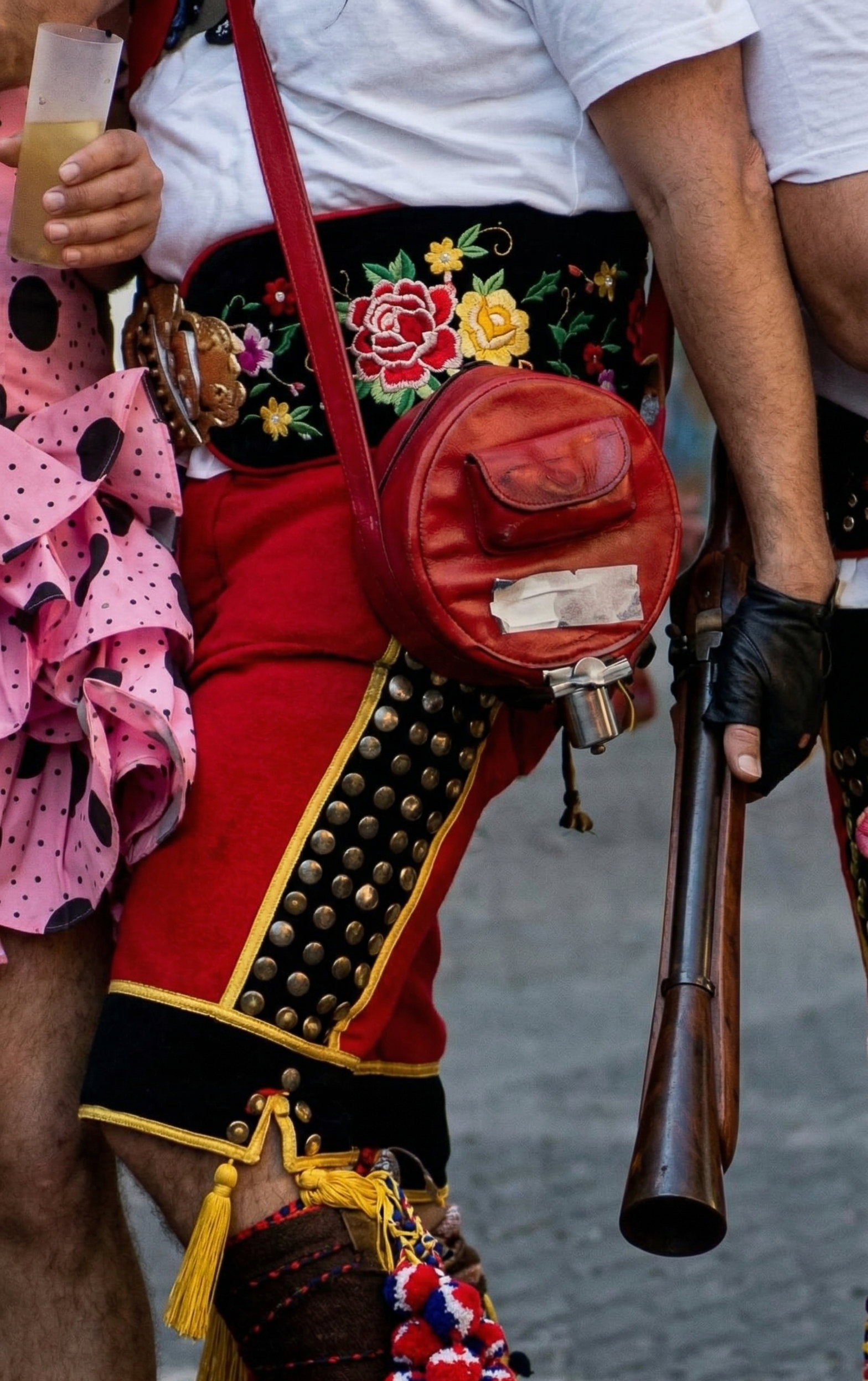 Primera cantimplora roja de chapa y piel — Galayo